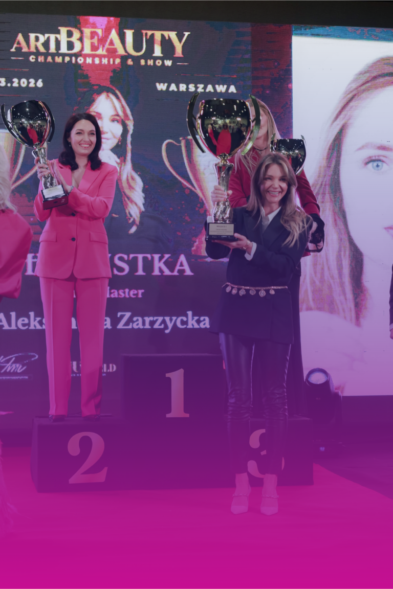 Zwyciężczynie edycji 2026 na podium z pucharami podczas gali finałowej.